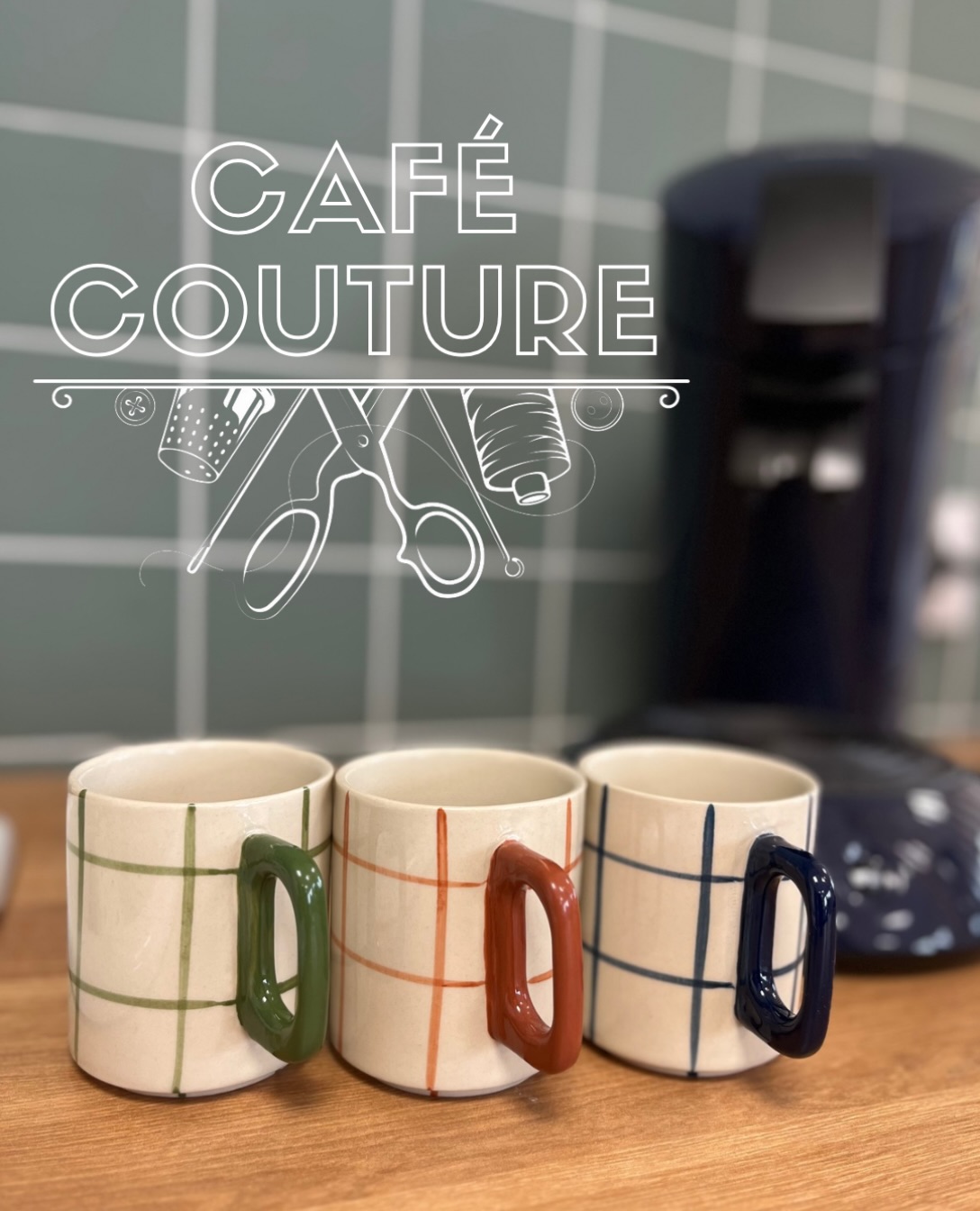 ✨ Et toi, tu fais quoi le samedi après-midi ?

Chez Rue des nuages, on a une jolie idée pour occuper quelques heures créatives : les Cafés Couture ☕🧵

Le principe est simple : tu viens avec ton projet couture, tu t’installes à l’atelier et tu couds en toute autonomie, dans une ambiance conviviale et détendue.
Tu profites des machines et de l’équipement de l’atelier,
Tu avances sur tes créations à ton rythme, tout en partageant un moment avec d’autres passionné(e)s. C’est l’occasion parfaite pour échanger des astuces, trouver de nouvelles inspirations... et papoter couture autour d’un café ou d’un thé.

📍 Tous les samedis de 14 h à 18 h 30 (et le mardi matin)
💶 10 € par heure
⏰ Tu restes le temps que tu souhaites
☕ Café et thé en libre-service
📍Rue des nuages 31 rue Henri Dunant 33100 Bordeaux 

Les jolies tasses viennent de chez @dusabledanslemaillot