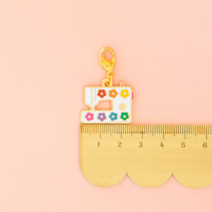 Charm’s machine à coudre