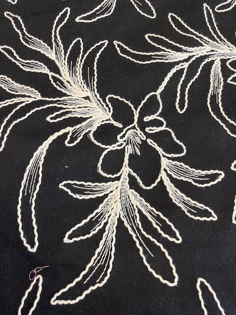 Gabardine brodée Luana noire – Image 2