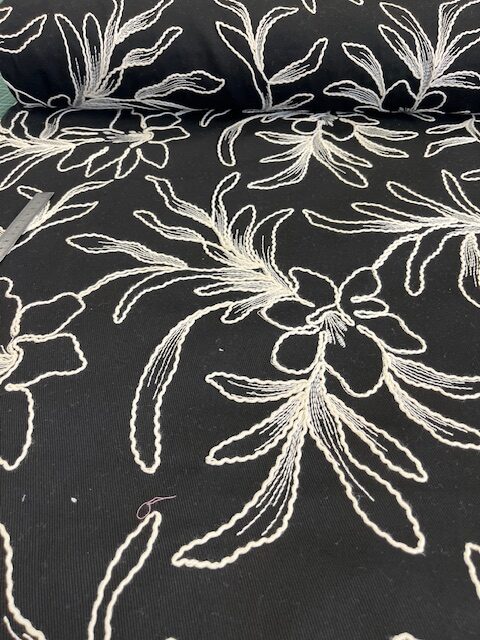Gabardine brodée Luana noire – Image 3