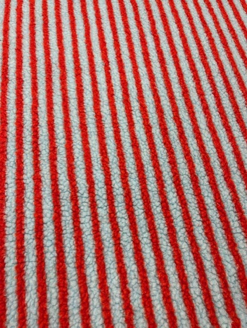 Moumoute rayée rouge et bleue – Image 4